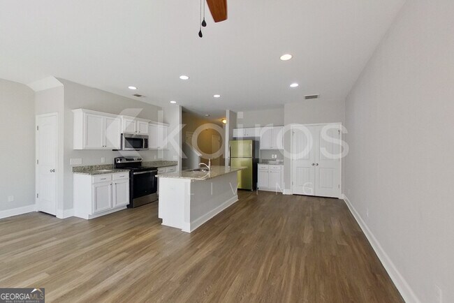 Building Photo - 106 Regis Way