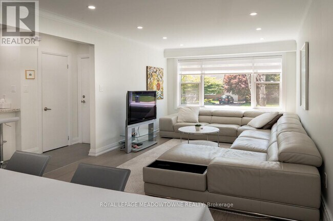 Building Photo - 33 Broadview Ave