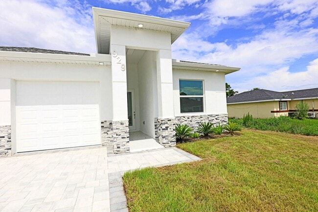 Building Photo - Duplex-929 Eisenhower Blvd Lehigh Acres, F...