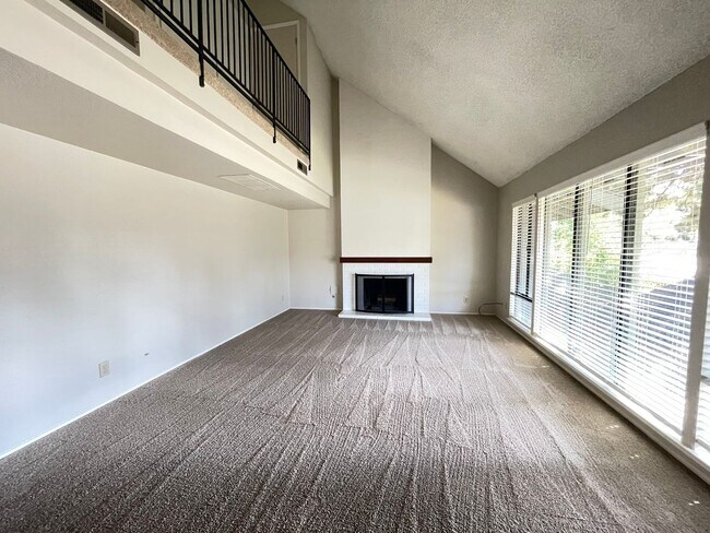 Foto del edificio - 6531 Lake Park Dr