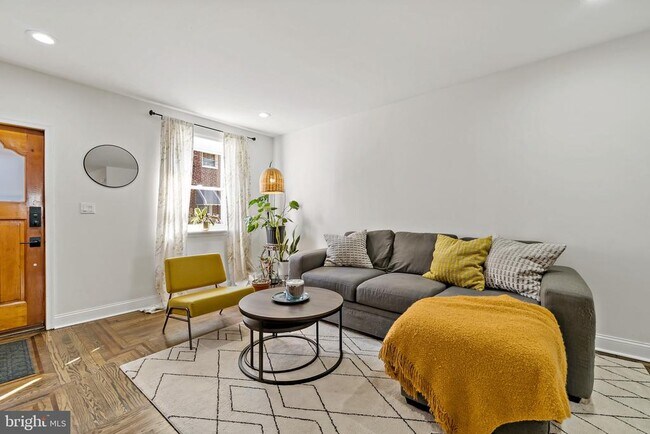 Building Photo - 2648 E Mayfield St