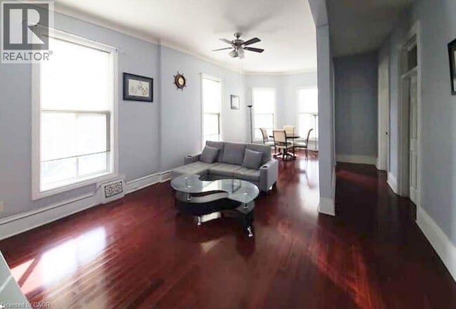 Building Photo - 83 Walnut St S