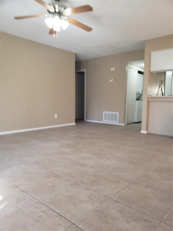 Building Photo - 15919 Golf Club Dr