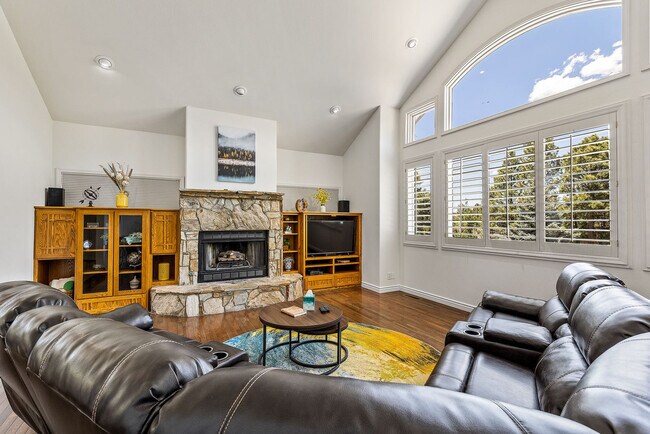 Building Photo - 900 N Sinagua Heights Dr