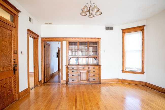 Building Photo - 3238 W Beach Ave