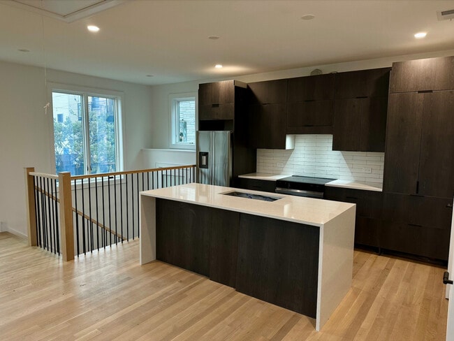 Building Photo - 4243 N Damen Ave