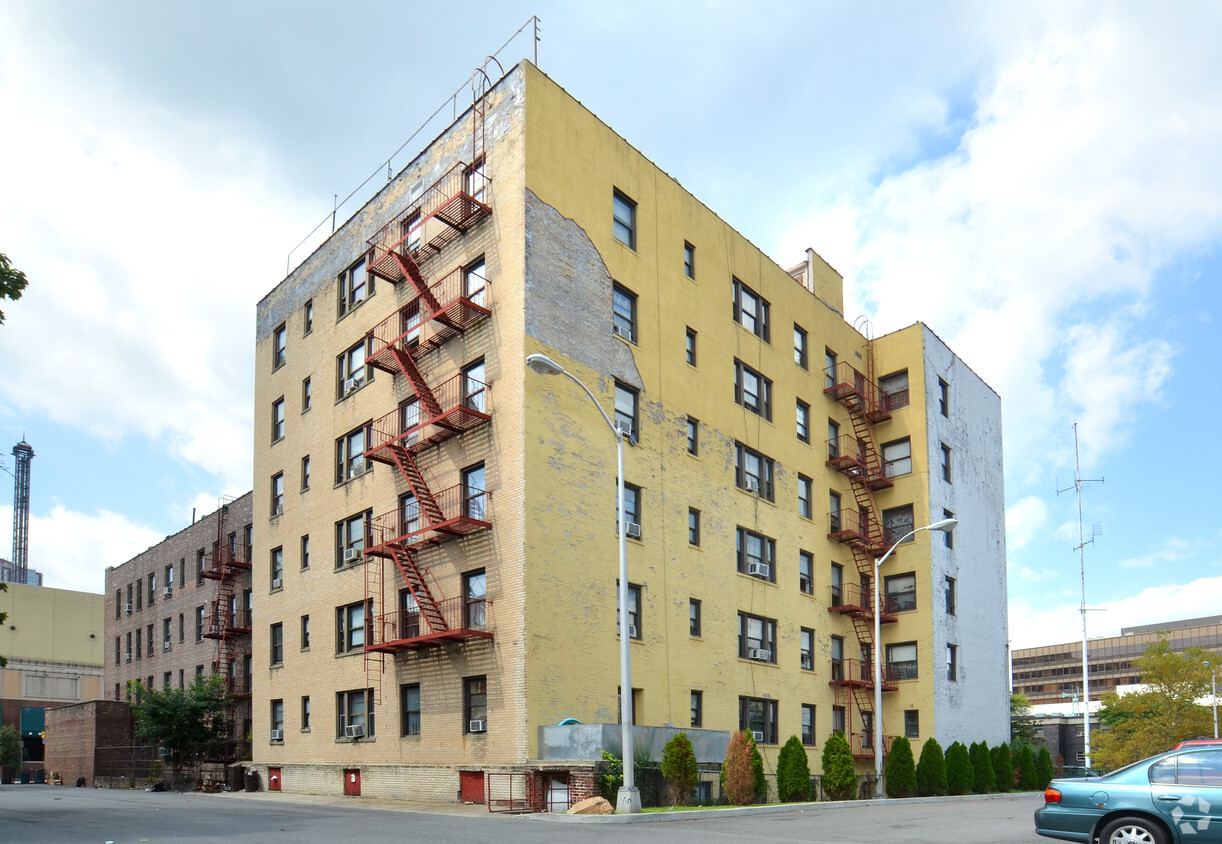 Building Photo - Manor Apartments