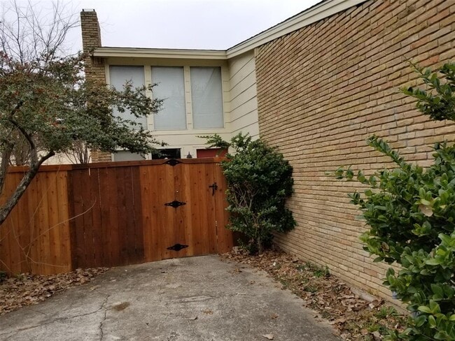 Building Photo - 127 N Cottonwood Dr