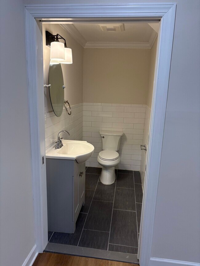 Foto del edificio - 7321 Leesville Rd