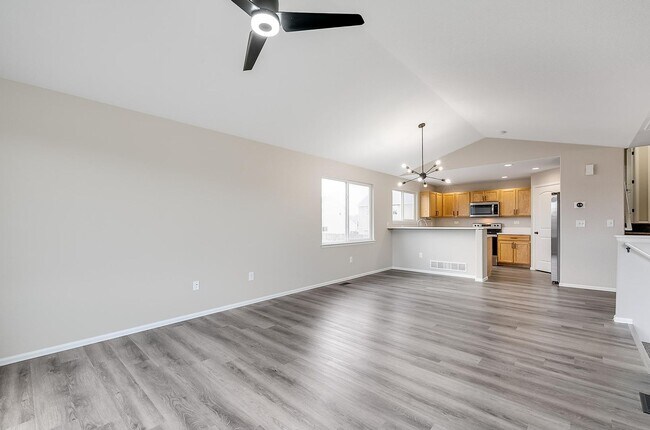 Foto del edificio - Totally Updated 3 Bedroom 4 Bath home