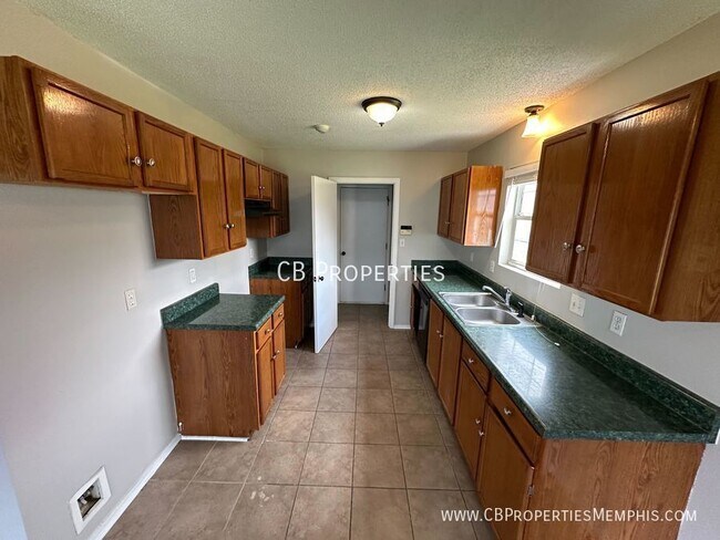 Building Photo - 4445 Shadow Leaf Cove N
