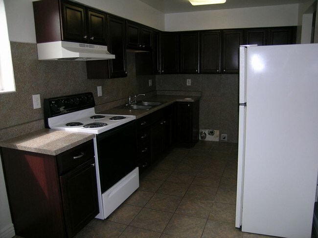 Building Photo - 2540 S 700 E