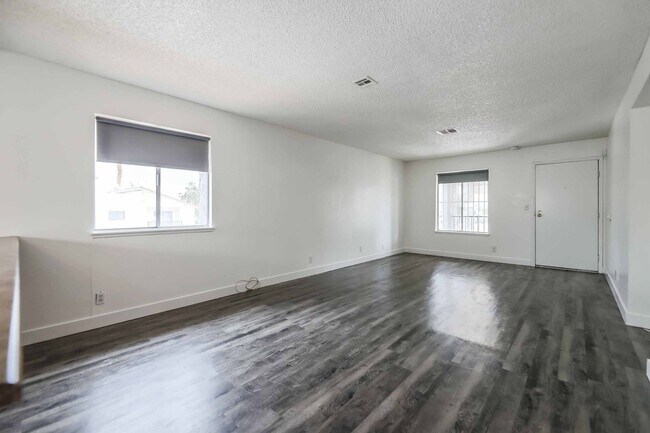 Foto del edificio - 3649 S Van Dyke Ave