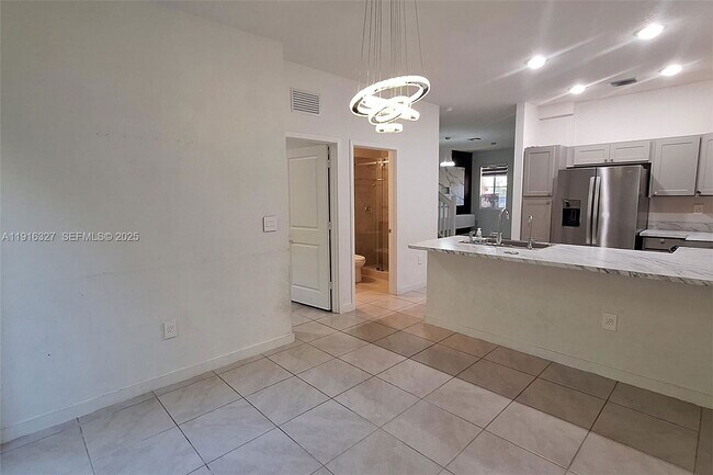 Foto del edificio - 1325 NW 208th Terrace