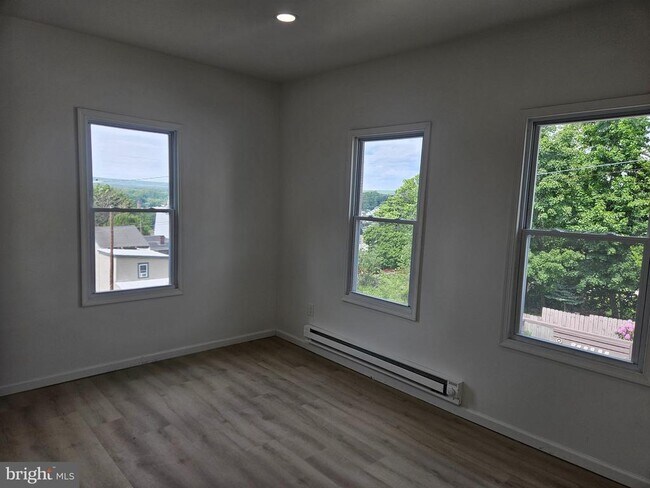 Foto del edificio - 319 S 6th St