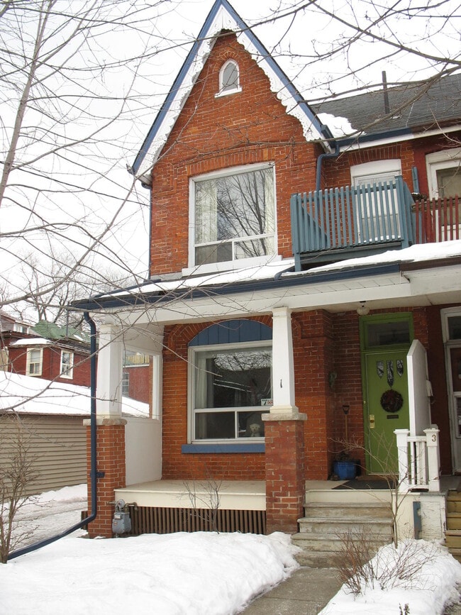 Building Photo - 1 Garden Av