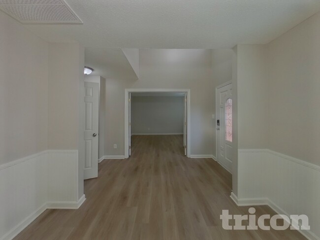 Foto del edificio - 701 Barbee Farm Dr