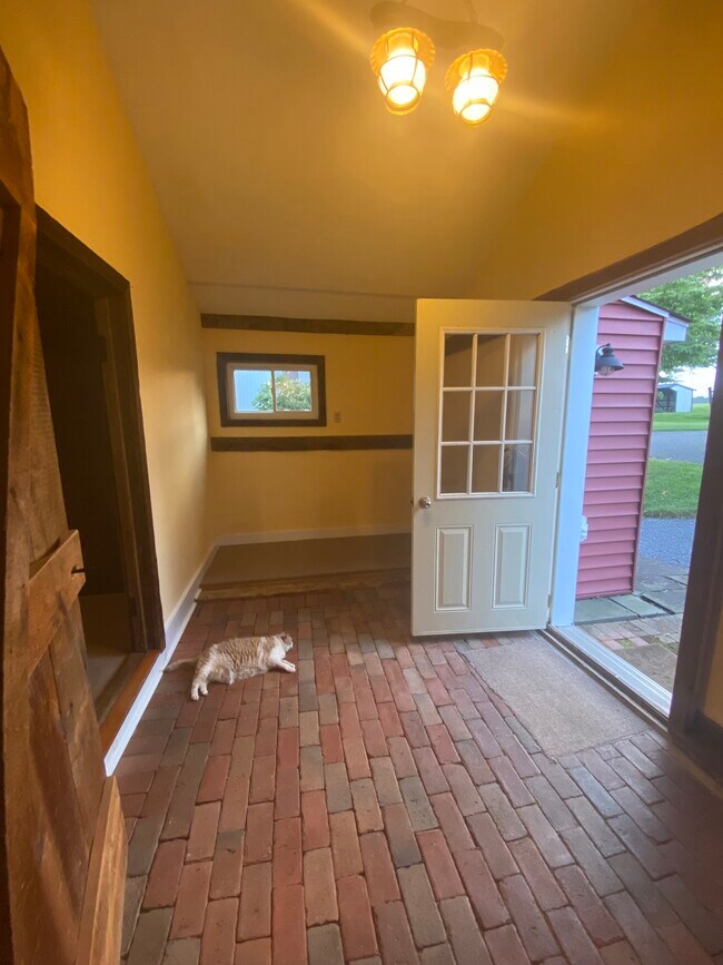 Building Photo - 336 E Dark Hollow Rd
