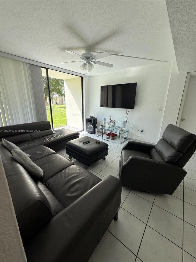 Foto del edificio - 8000 SW 149th Ave