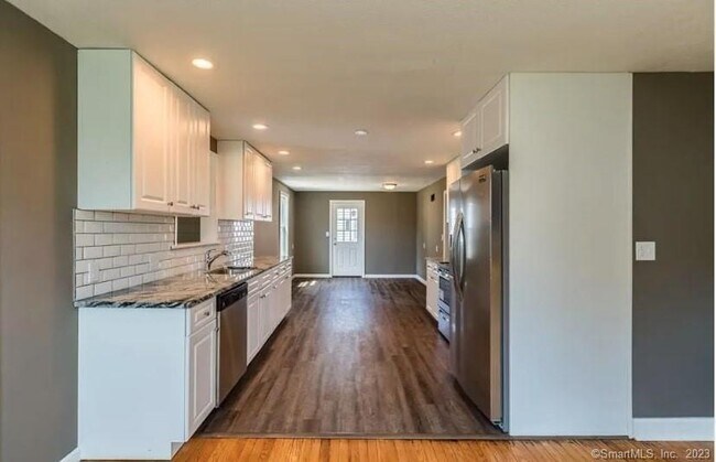 Building Photo - 47 Deerfield Ave