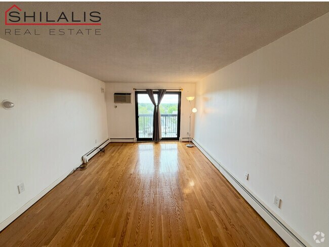 Building Photo - 166 Galen St
