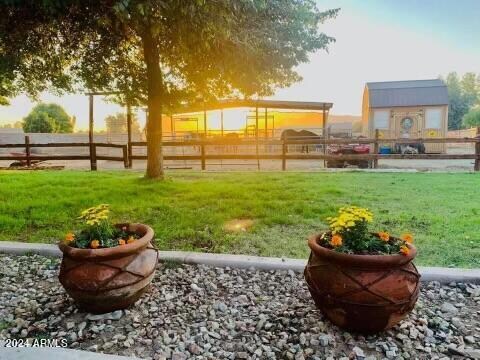 Foto del edificio - 7532 N Cotton Ln