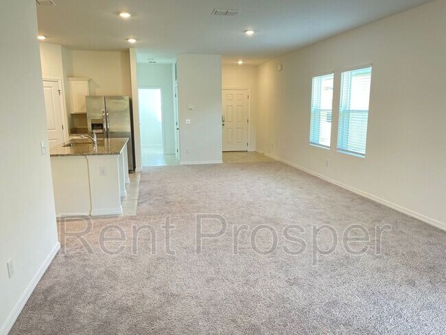 Foto del edificio - 5853 Bullock Pl