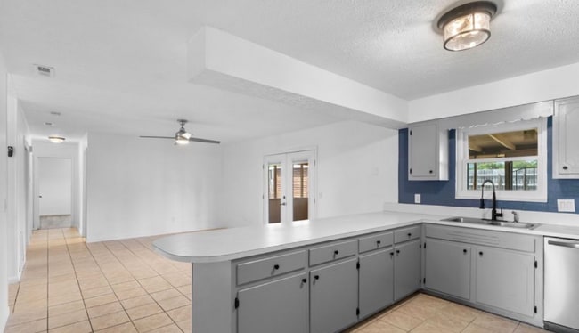 Foto del edificio - 2985 Myra St