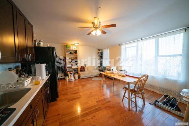 Foto principal - 2 bedroom in Long Island City NY 11105