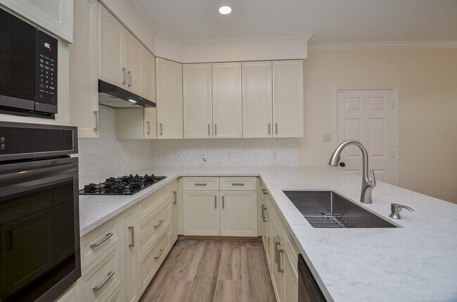 Foto del edificio - 4916 Inker St