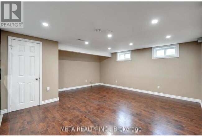 Building Photo - 149 Riverside Dr N