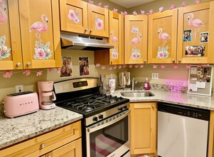 Building Photo - 76 Egmont St