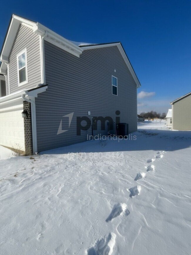 Foto del edificio - 10416 Crystal Coop Ln