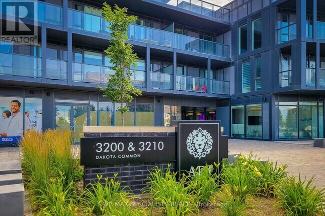 Building Photo - 3200-3200 Dakota Cmn