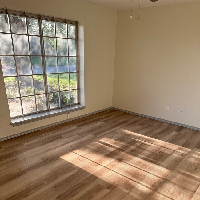 Foto del edificio - 3517 Ranch Rd E