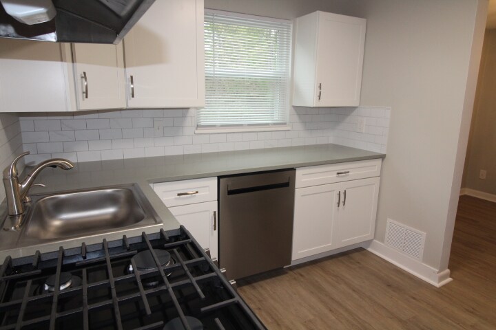 Primary Photo - 504 Maytide St