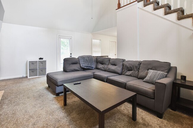 Foto del edificio - Pet Friendly Three Bedroom!