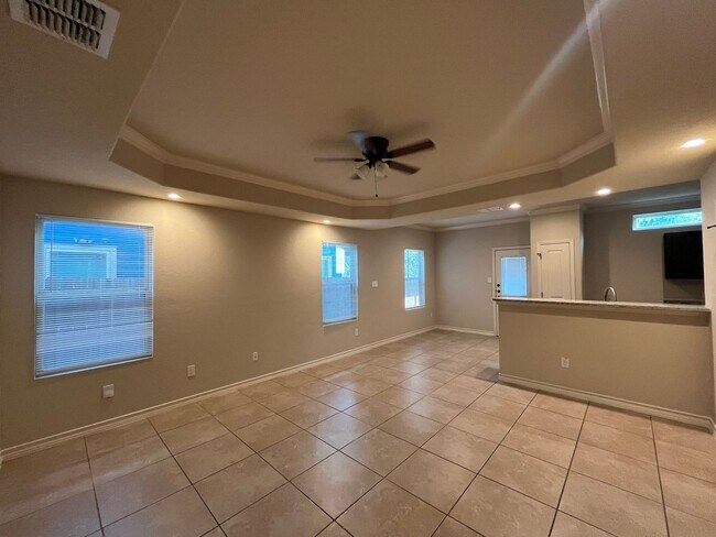 Foto del edificio - 6634 Mia Way