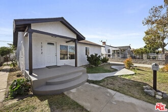 Building Photo - 1212 W 92nd St