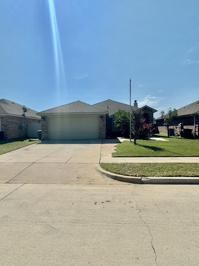 Building Photo - Freshly Renovated 4 Bedroom Home