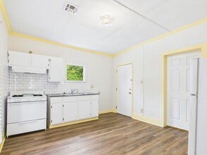 Building Photo - 514 Lamar St