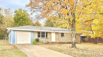 Building Photo - 2400 Dogwood Pl