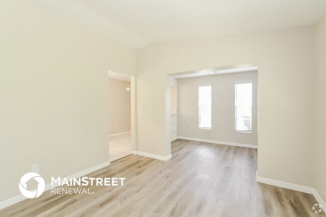 Building Photo - 6114 Oakcrest Cir