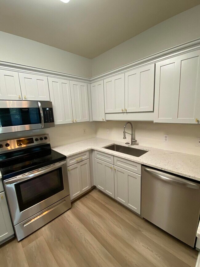 Building Photo - 30 N Wildflower Dr