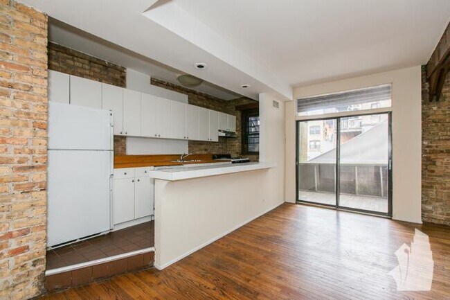 Foto del edificio - 2 bedroom in Chicago IL 60657