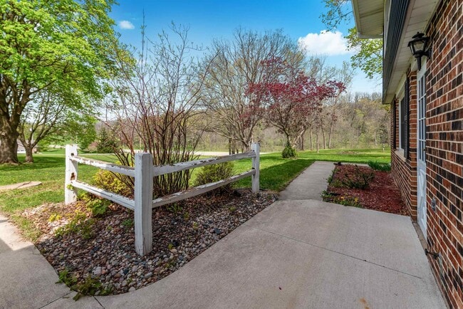 Building Photo - 1870 Sand Ridge Ct