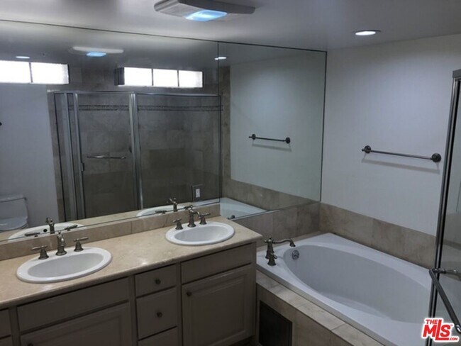 Foto del edificio - 1551 Manning Ave