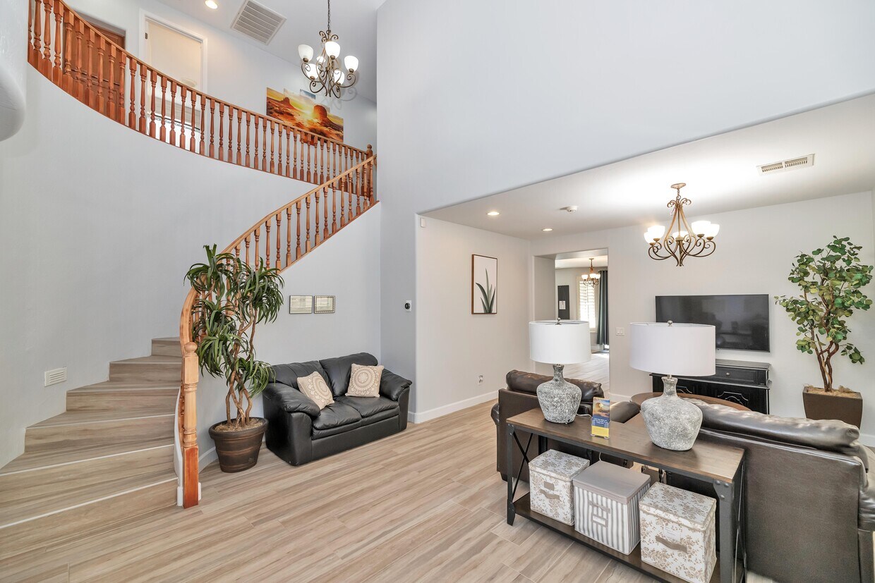 Foto principal - 3305 E Windsor Dr