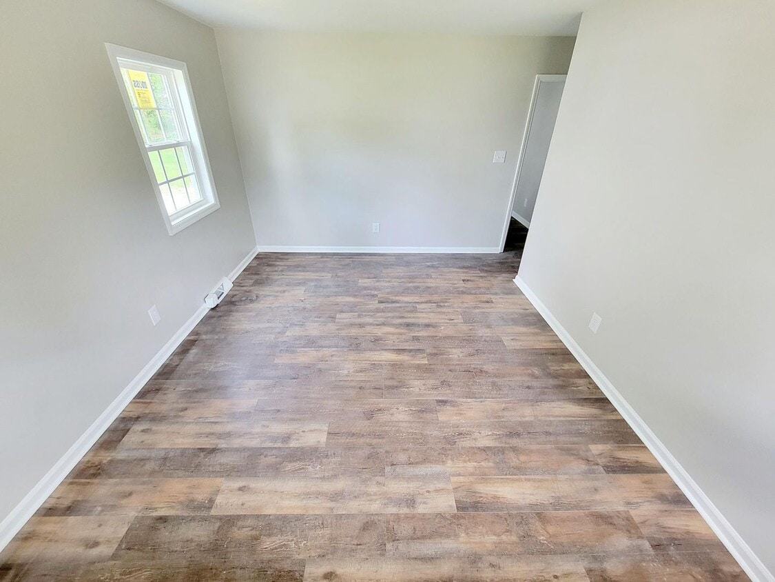 Primary Photo - 3 Bed 1 Bath Newly Remodeled Home in Burli...