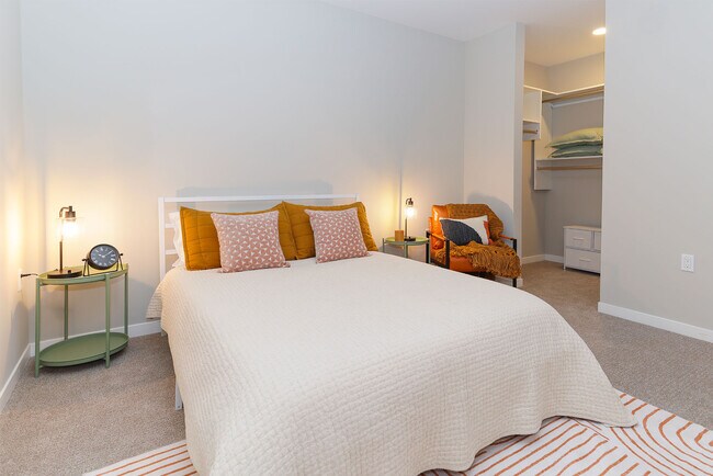 Foto del edificio - 2630 N Hackett Ave